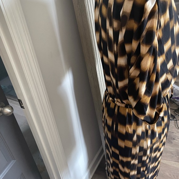 Sexy! Calvin Klein Dress. From Office to “Play”. Great wardrobe staple! - Picture 5 of 7